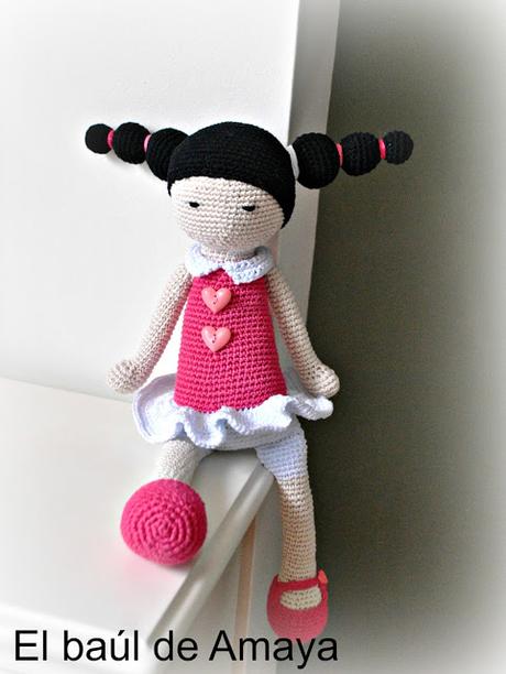 MUÑECA DE GANCHILLO CON COLETAS