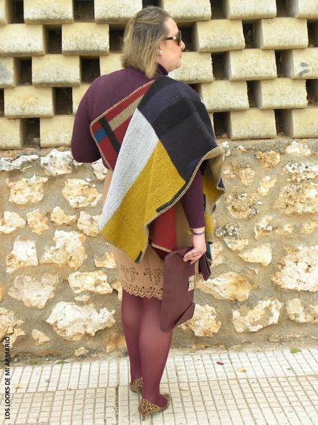 look-talla-grande-tienda-online-festa-talla-plus-size-mujeres-reales-los-looks-de-mi-armario-look-camel-burgundy-falda-de-antelina-camel-pncho-capa-burberry-festa-tienda-de-ropa-gorditas-animal-print-curvy-falda-camel-ante-personal-shopper-madrid http://www.loslooksdemiarmario.com/2015/11/falda-de-ante-look-curvy_1.html