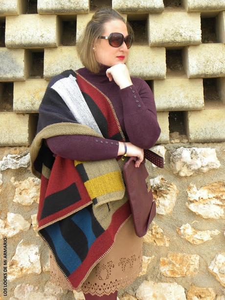 look-talla-grande-tienda-online-festa-talla-plus-size-mujeres-reales-los-looks-de-mi-armario-look-camel-burgundy-falda-de-antelina-camel-pncho-capa-burberry-festa-tienda-de-ropa-gorditas-animal-print-curvy-falda-camel-ante-personal-shopper-madrid http://www.loslooksdemiarmario.com/2015/11/falda-de-ante-look-curvy_1.html