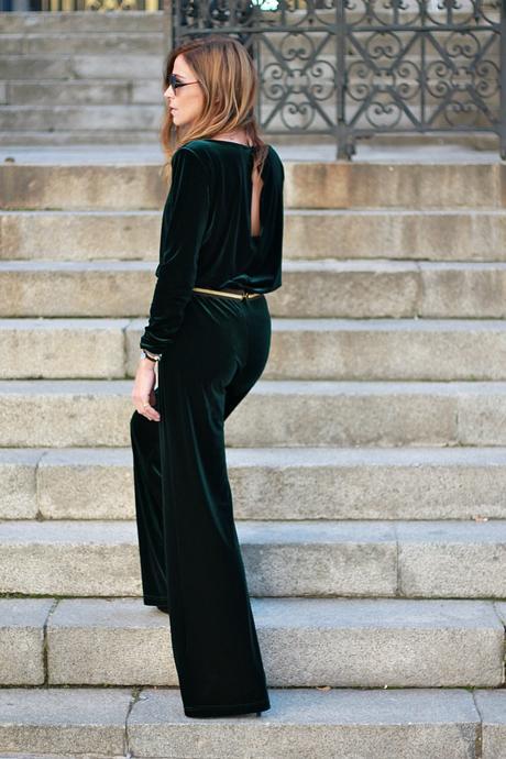 mono de terciopelo verde mono de terciopelo verde