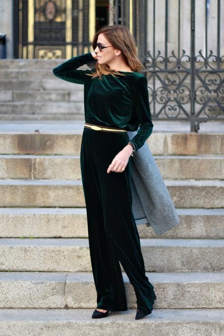 mono de terciopelo verde mono de terciopelo verde