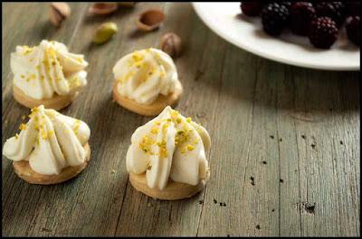 Surtido de canapés para navidad