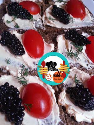 Surtido de canapés para navidad