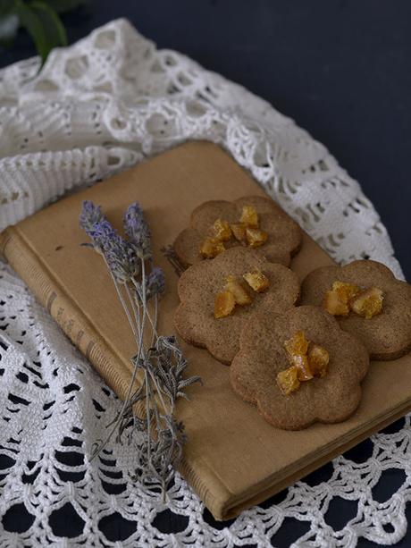 GALLETAS DE HARINA DE CASTAÑA Y NARANJA CONFITADA