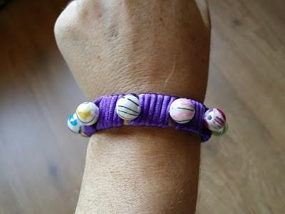 Recicla y crea moda : 2 Brazaletes con botellas de plástico DIY Recicla y crea moda : 2 Brazaletes con botellas de plástico DIY