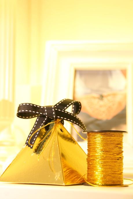 finde frugal nº100: Una cajita de regalo para una celebración dorada