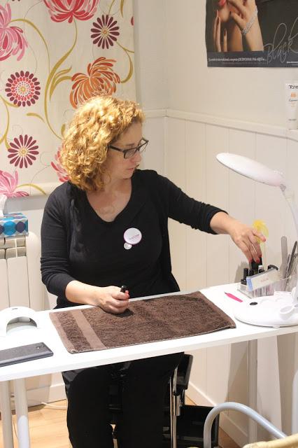 UÑAS DE ESMALTADO SEMIPERMANENTE EN +SALUD+BELLEZA