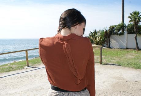 Camisa anudada al reves