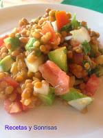 ENSALADA DE LENTEJAS, HOJITAS DE ESPINACAS BABY Y JAMÓN