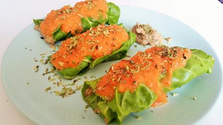 Canelones de acelgas crudiveganos con salsa de tomate y zanahoria