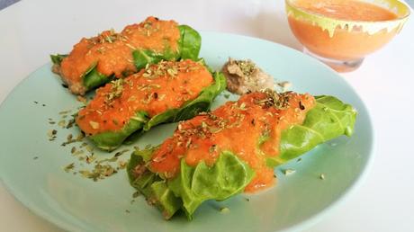 Canelones de acelgas crudiveganos con salsa de tomate y zanahoria