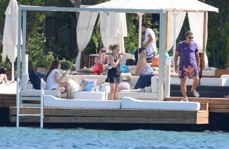 Polémica: Artículo publicado en periódico oficialista cubano haría alusión a lujosos viajes del hijo de Castro