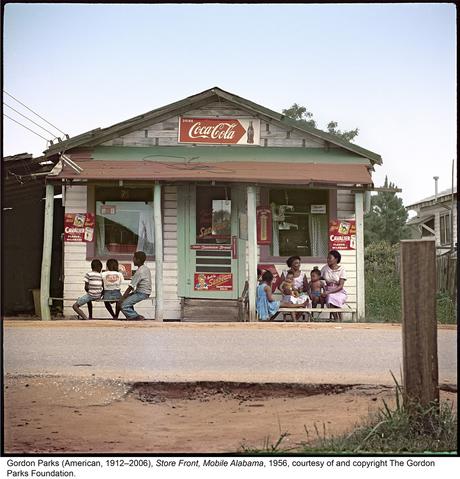 Descubren fotografías perdidas por décadas del ensayo fotográfico de Gordon Parks 