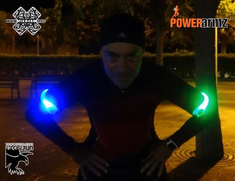 Correr en horas nocturnas ya no es un problema  de seguridad. Mantente visible con la garantía de Power Spurz y Power Armz de FIXGEAR EU