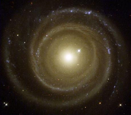 NGC 4622 en dirección contraria NGC 4622 en dirección contraria