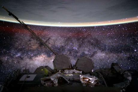 La Tierra y la Vía Láctea desde el espacio