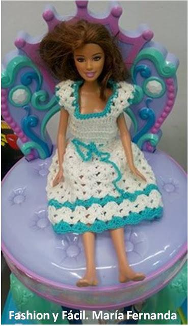 ¿Cómo luce Barbie con una prenda tejida a crochet? (How looks Barbie with a crocheted outfit?)