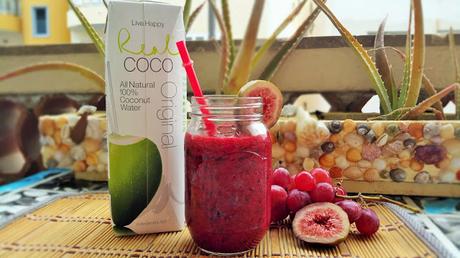 Batido de frutos rojos con agua de coco