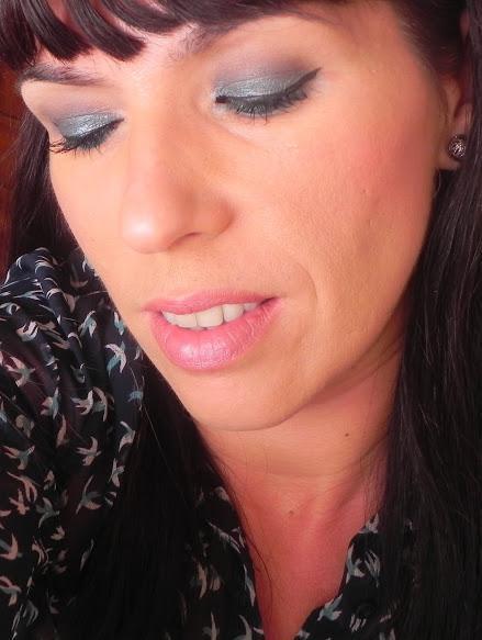 Azul de invierno: Look, esmalte y outfit