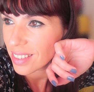 Azul de invierno: Look, esmalte y outfit