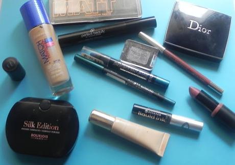 Azul de invierno: Look, esmalte y outfit