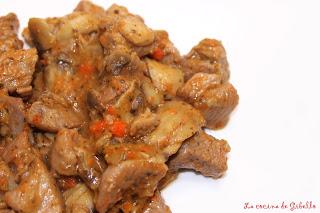 Estofado de pavo con champiñones