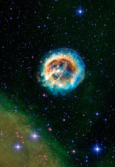 El remanente de supernova E0102