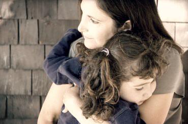 10 formas de empoderar respetuosamente a tu hijo abrazo