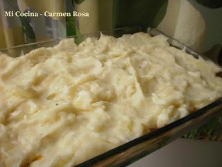 PASTEL DE HOJALDRE RELLENO DE CARNE Y VERDURA