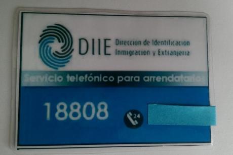 Nueva-identificacion-entregada-a-los-arrendatarios-para-el-uso-del-nuevo-servicio-telefonico-de-la-DIIE1