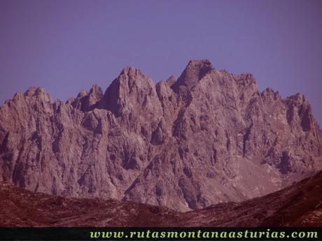 Ruta Lagos de Covadonga PR PNPE-2: Vista del Torrecerredo, desde la Porra de Enol