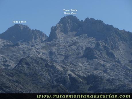 Ruta Lagos de Covadonga PR PNPE-2: Vista de la Peña santa y Torre de Santa María de Enol, desde la Porra de Enol