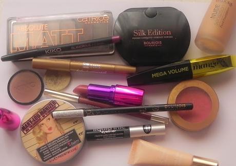 Look-para-todo de otoño: Marrón con toques de color (look y manicura)