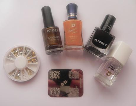 Look-para-todo de otoño: Marrón con toques de color (look y manicura)