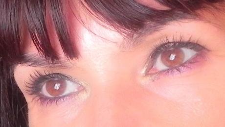 Look-para-todo de otoño: Marrón con toques de color (look y manicura)