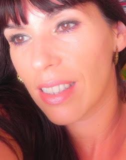 Look-para-todo de otoño: Marrón con toques de color (look y manicura)