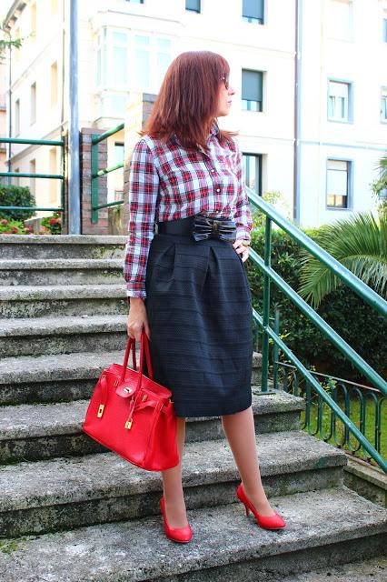 MIS LOOKS - FALDA MIDI NEGRA