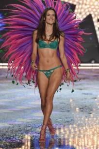 DESFILE DE VICTORIA’S SECRET 2015