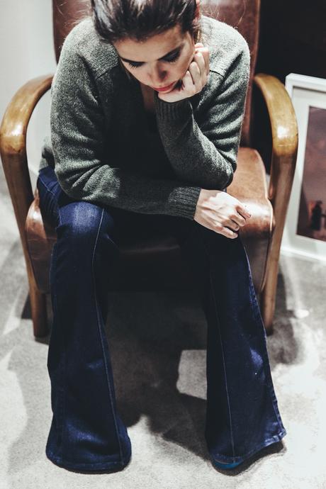 _7_For_All_Making-Denim-Flared_Jeans-Outfit-11