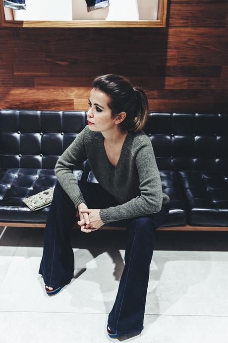 _7_For_All_Making-Denim-Flared_Jeans-Outfit-3