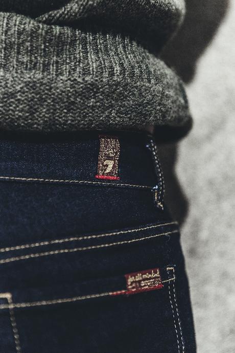 _7_For_All_Making-Denim-Flared_Jeans-Outfit-31