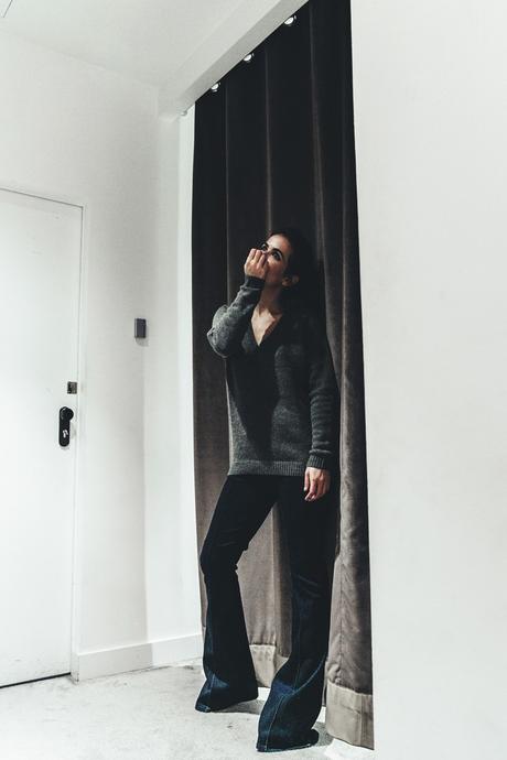 _7_For_All_Making-Denim-Flared_Jeans-Outfit-14