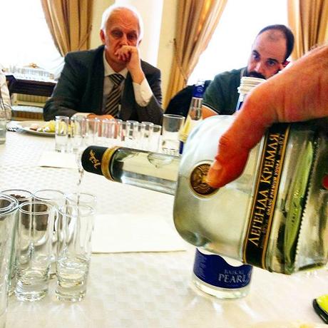 Una cata de 12 vodkas en la embajada de Rusia [#Nazdrovia]