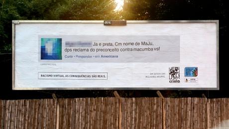 Una campaña convierte los mensajes racistas de Facebook en vallas publicitarias