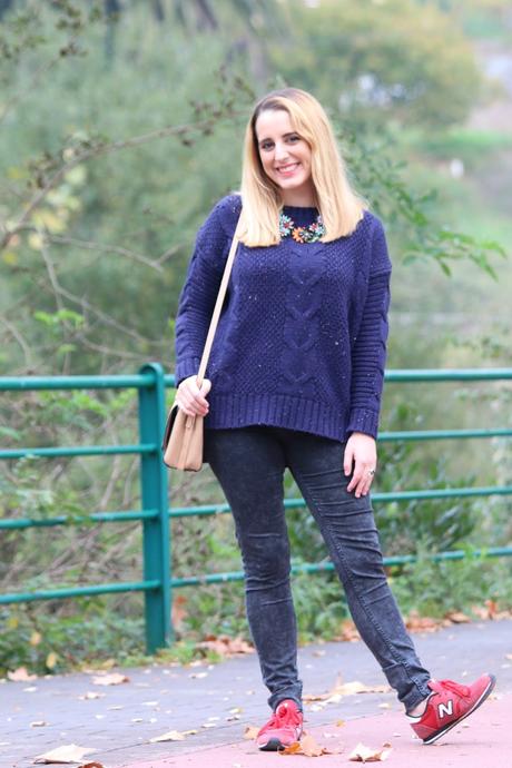 Con collar de flores