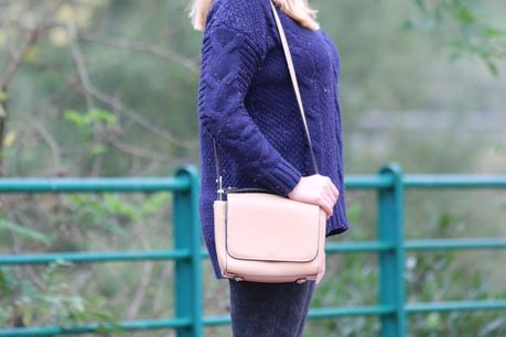 Con collar de flores