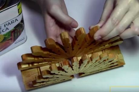 DIY - SERVILLETERO CON PINZAS DE MADERA