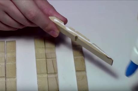 DIY - SERVILLETERO CON PINZAS DE MADERA