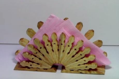 DIY - SERVILLETERO CON PINZAS DE MADERA