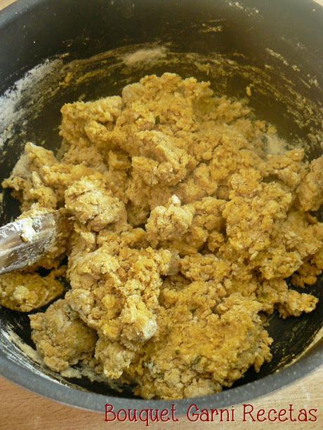 Ñoquis de harina de garbanzos con salsa de zanahorias y curry (libres de gluten y veganos)